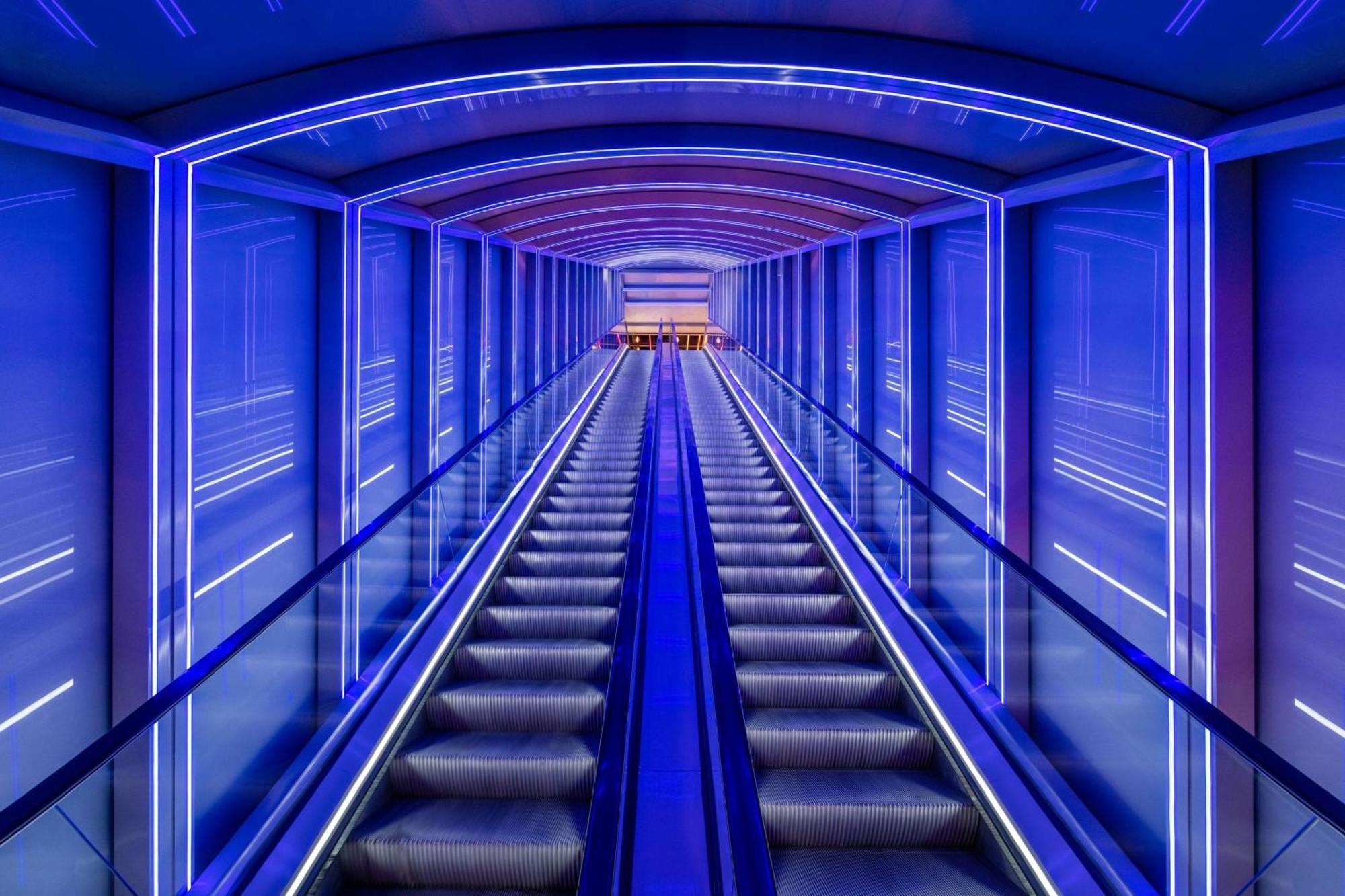 Hotel W Sydney Exterior foto The escalator at the entrance of the hotel