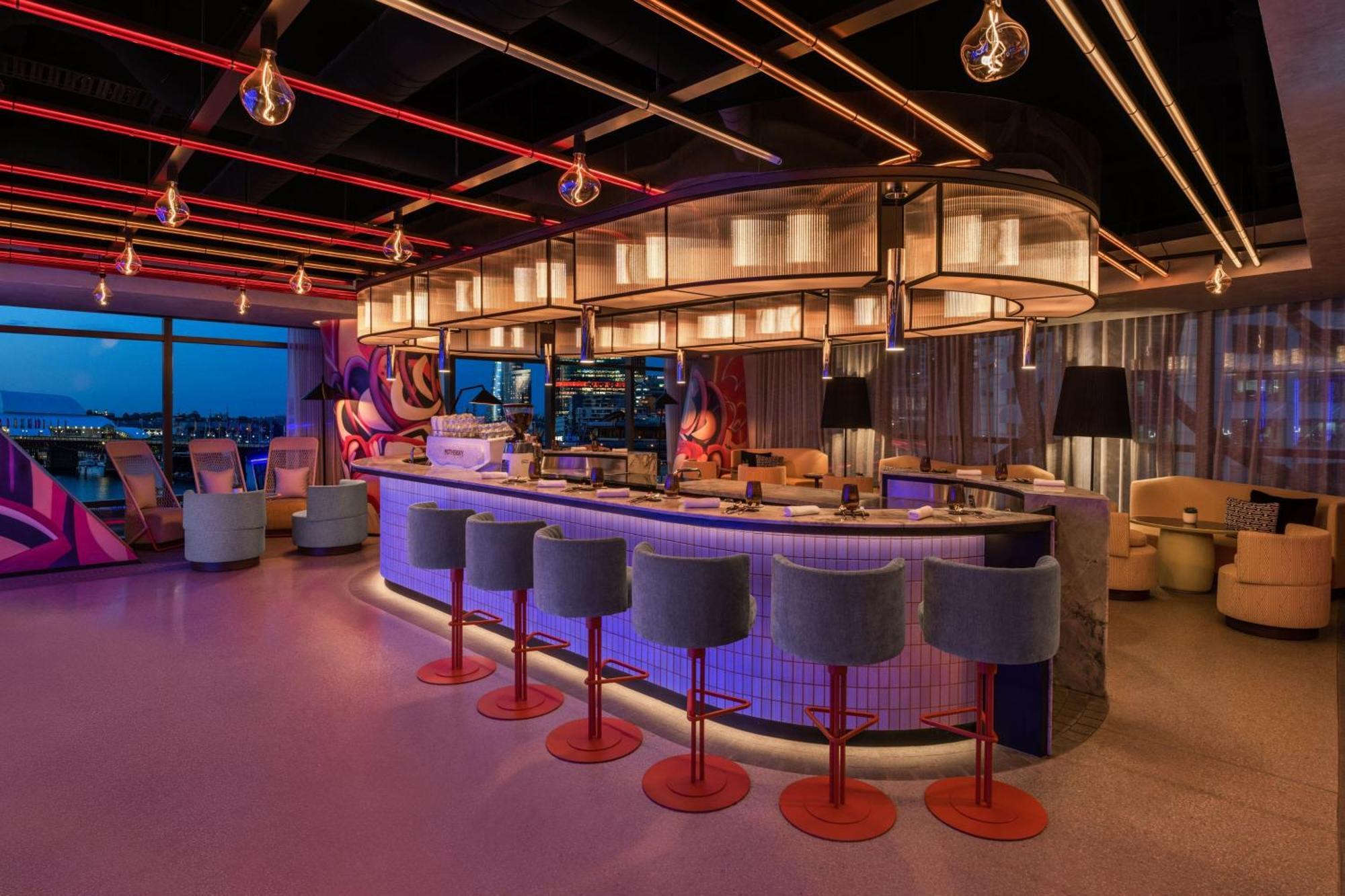 Hotel W Sydney Exterior foto The bar at the 101 Skybar