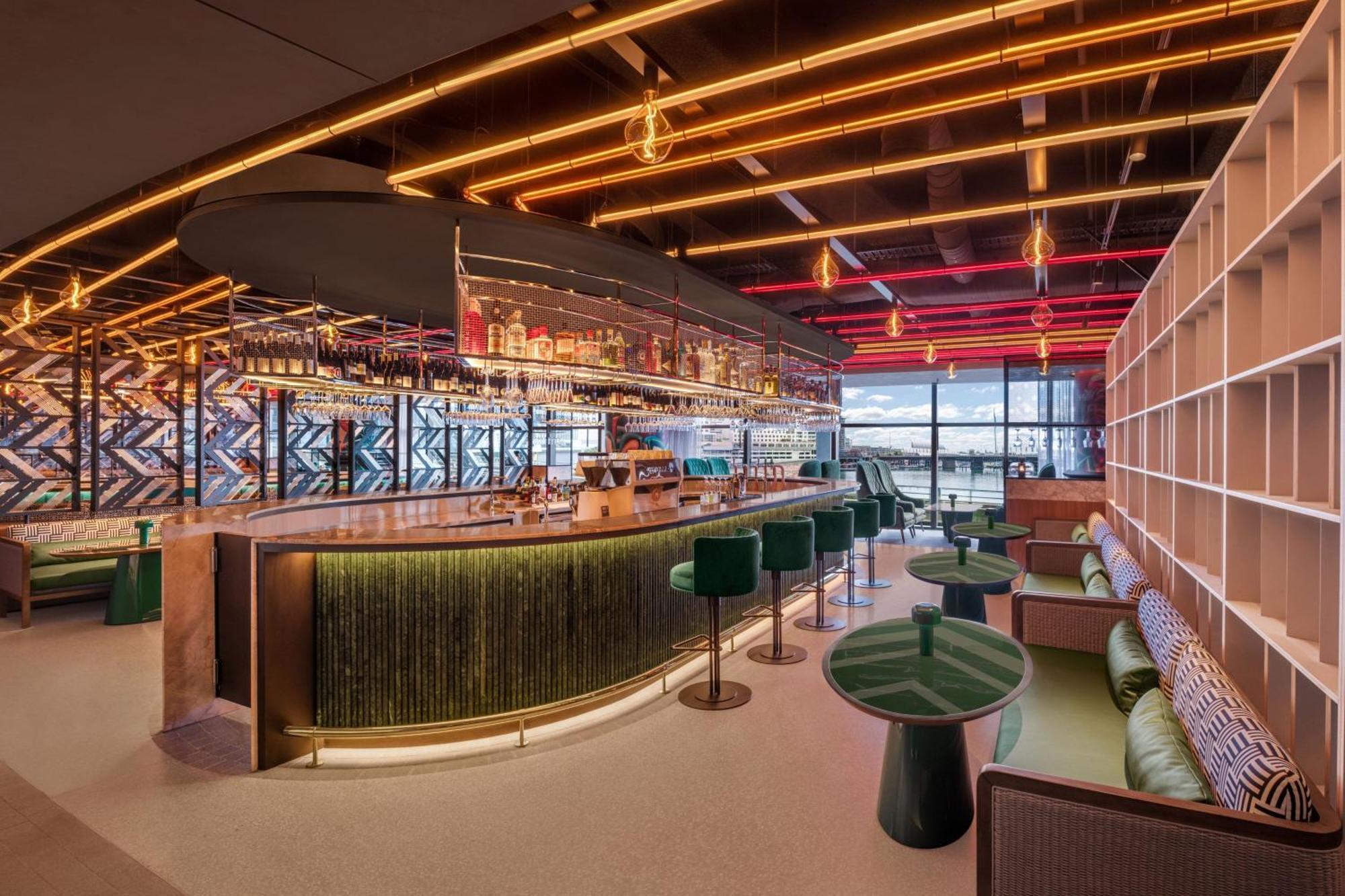 Hotel W Sydney Exterior foto The bar at the Virgin Atlantic Clubhouse at Heathrow Airport